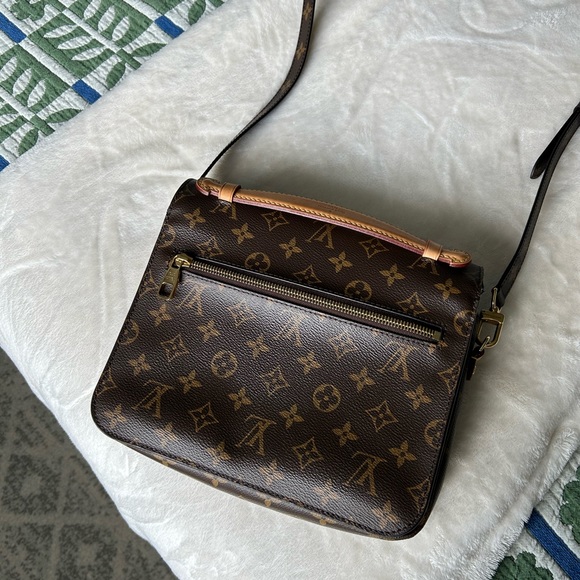 Louis Vuitton Pochette Metis Monogram Satchel Bag - Picture 14 of 16